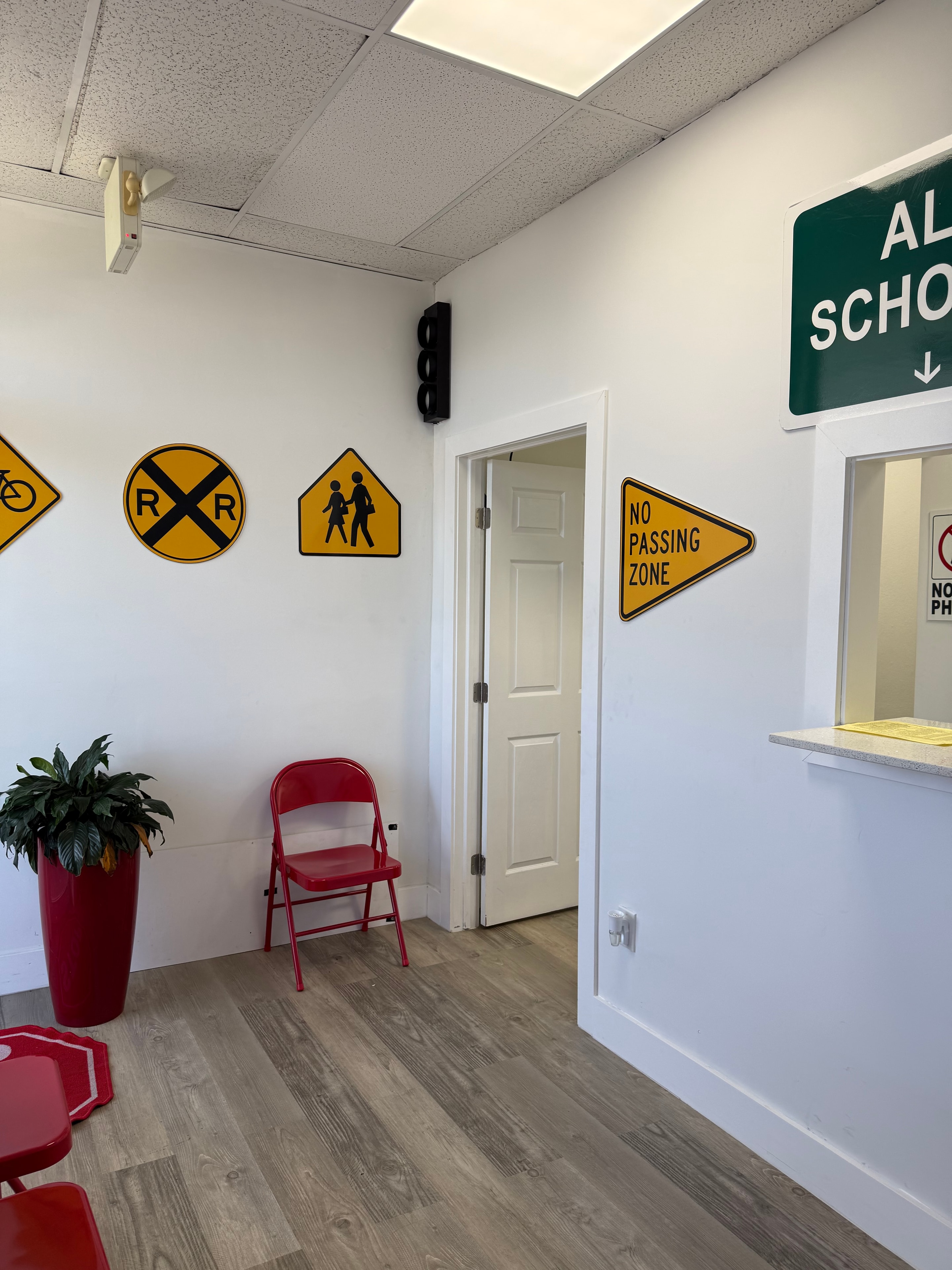 Sala de espera 2 — Margarita Driving School